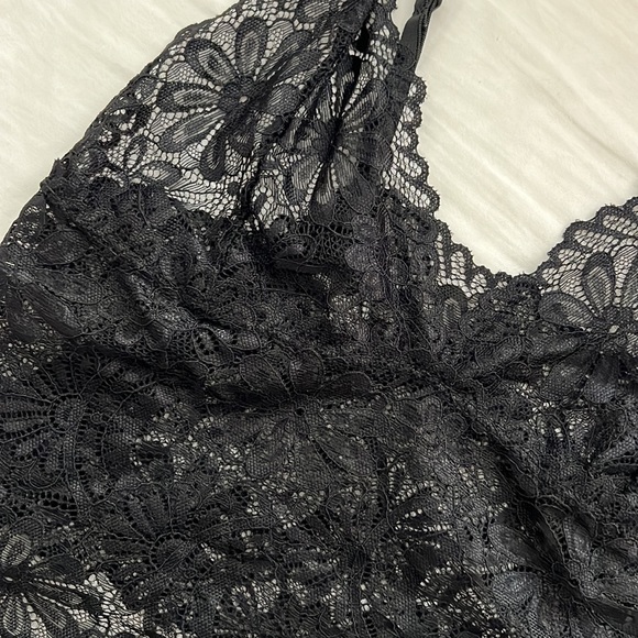 Lace crop tank - Picture 3 of 3